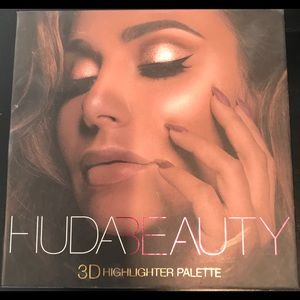 Huda Beauty 3D highlighter palette gold sands